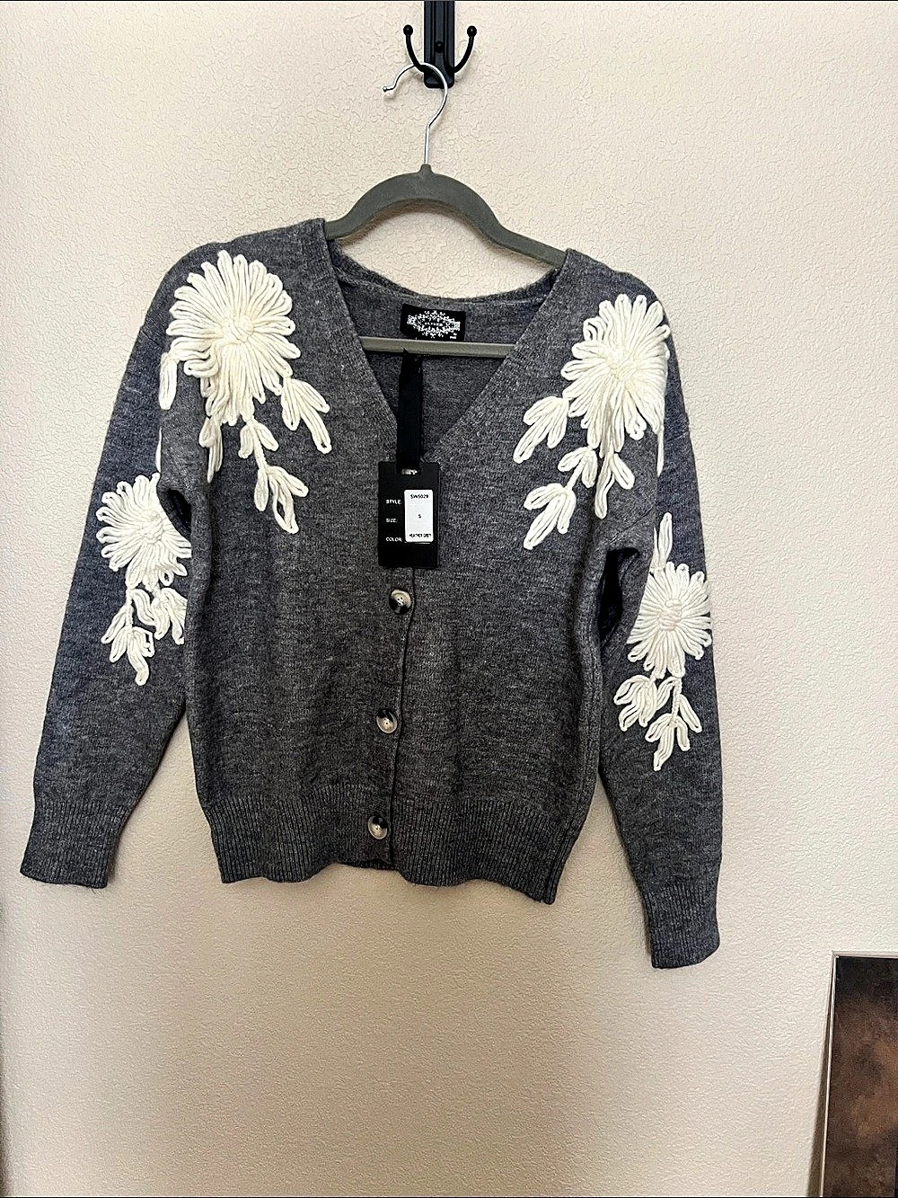 Oliver.o Floral Embroidered Cardigan in Gray & Cream Size Small NWT size Small